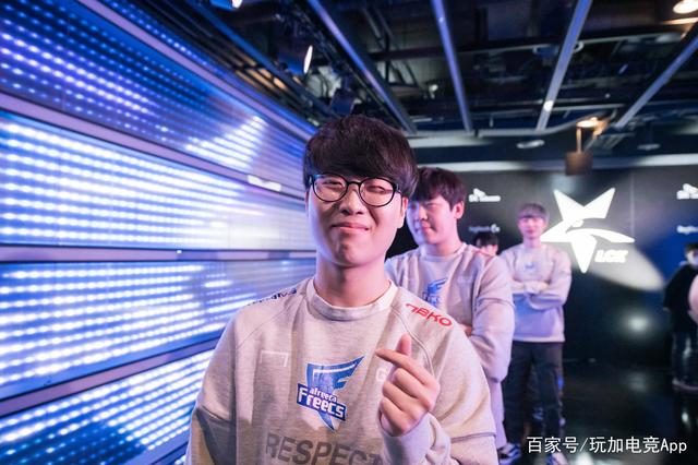 的表现受到 的表现受到