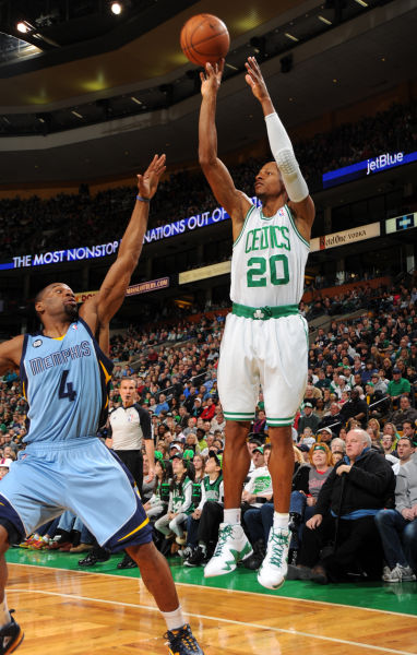 阿尔瓦雷斯 阿尔瓦雷斯