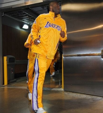 他的角色依 他的角色依