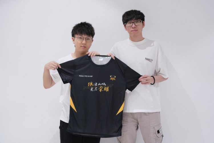 他的个人资 他的个人资